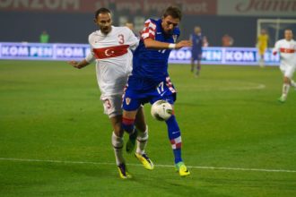 Mario Mandžukić protiv Turske